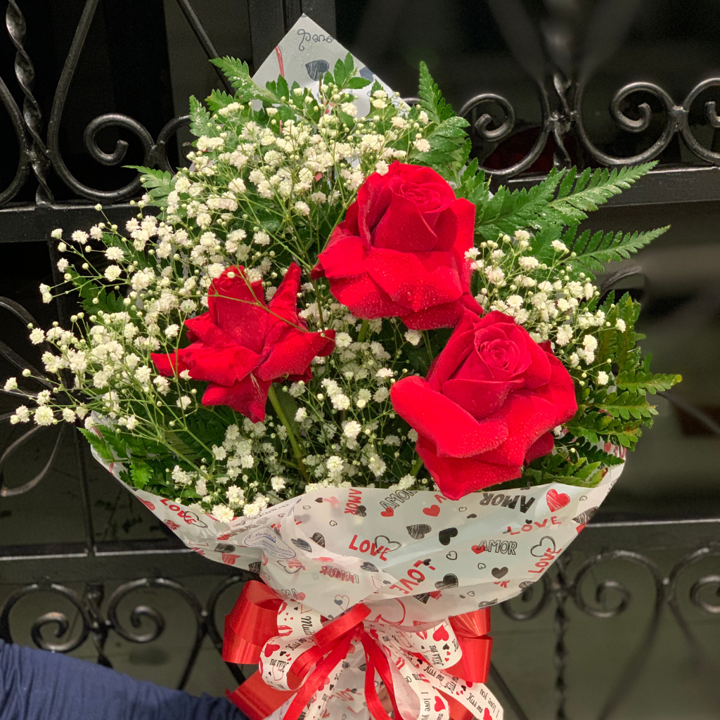 Buquê com 03 rosas vermelhas importadas