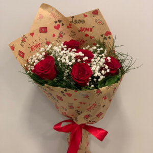 Buquê compacto com 06 rosas vermelhas importadas