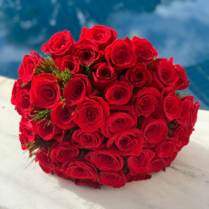Buquê compacto de rosas vermelhas importadas