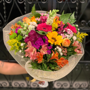 Buquê de Flores Mistas Coloridas na Tela